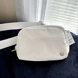 Lululemon everywhere belt bag 1L